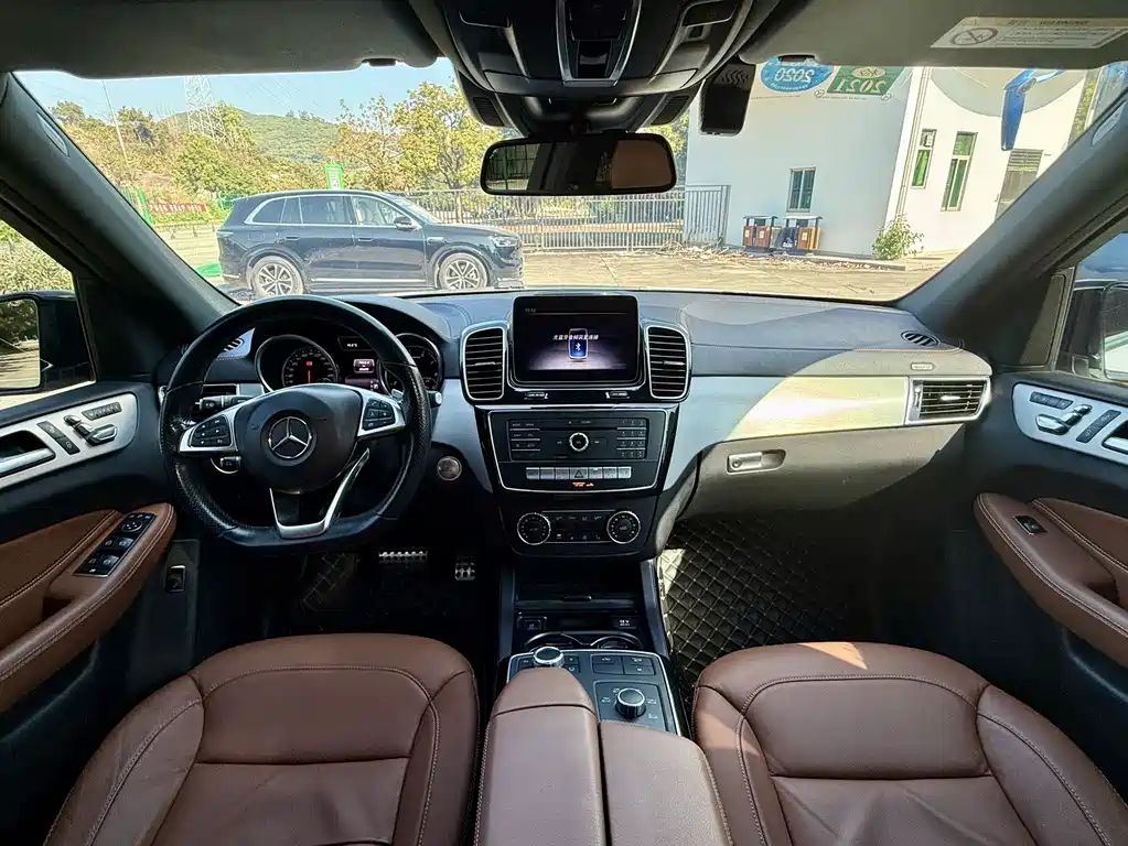 Mercedes-Benz GLE AMG 2017 — фото 10