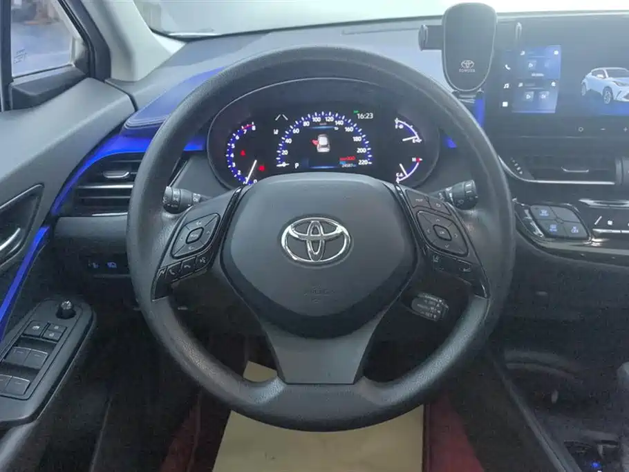 Toyota C-HR 2023 — фото 15