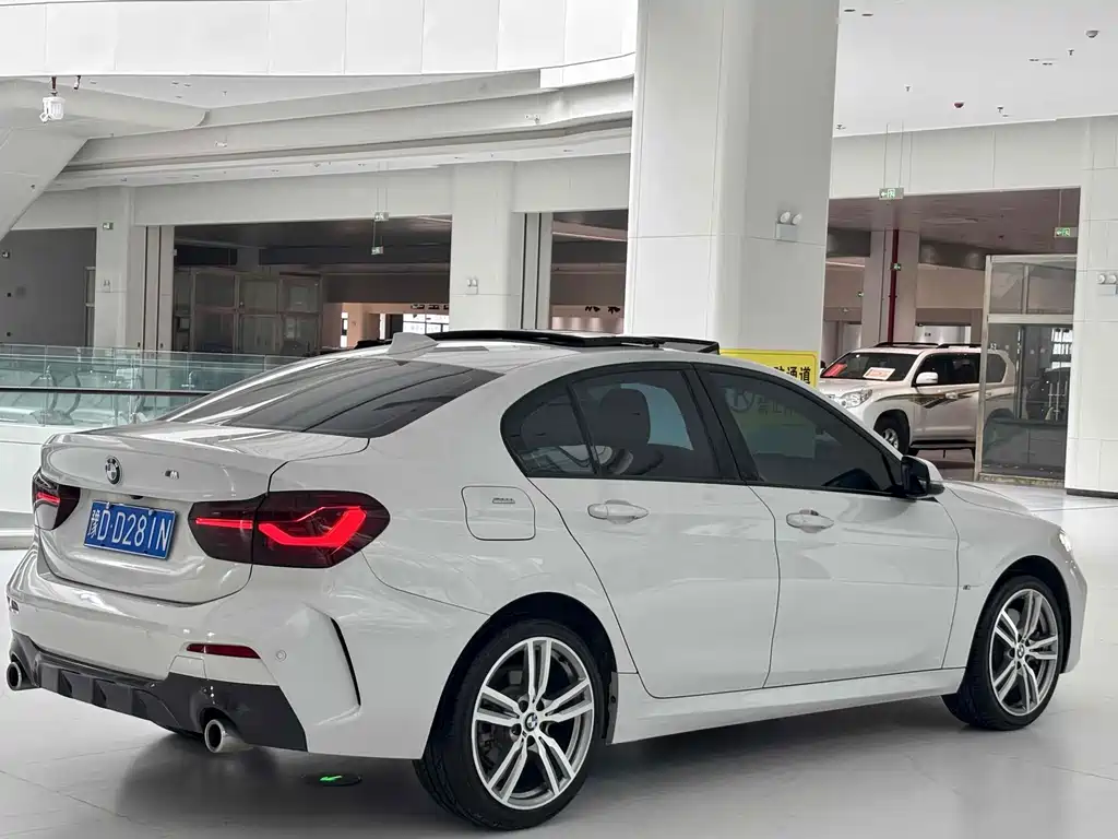 BMW 1 Series 2019 — фото 6