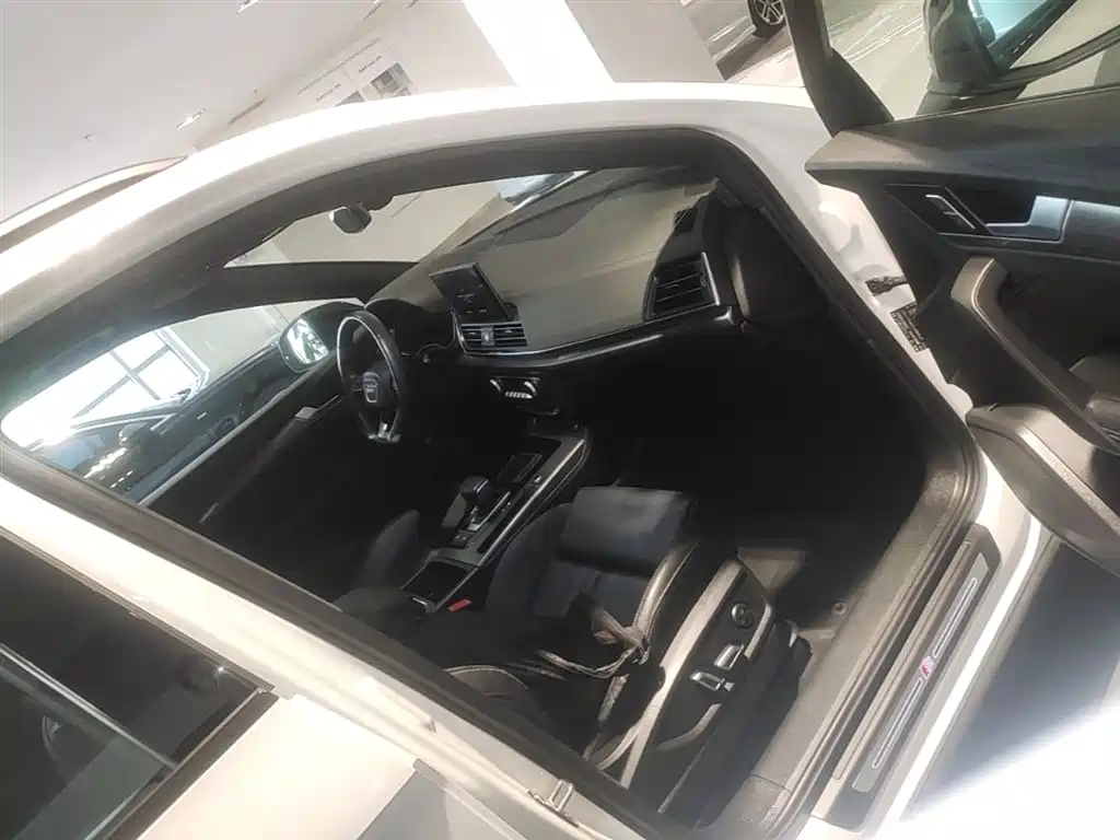 Audi Q5L 2023 — фото 11