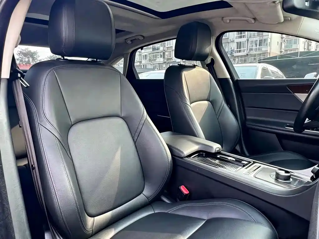 Jaguar XFL 2018 — фото 17