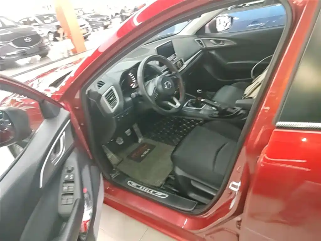 Mazda 3 Axela 2019 — фото 16