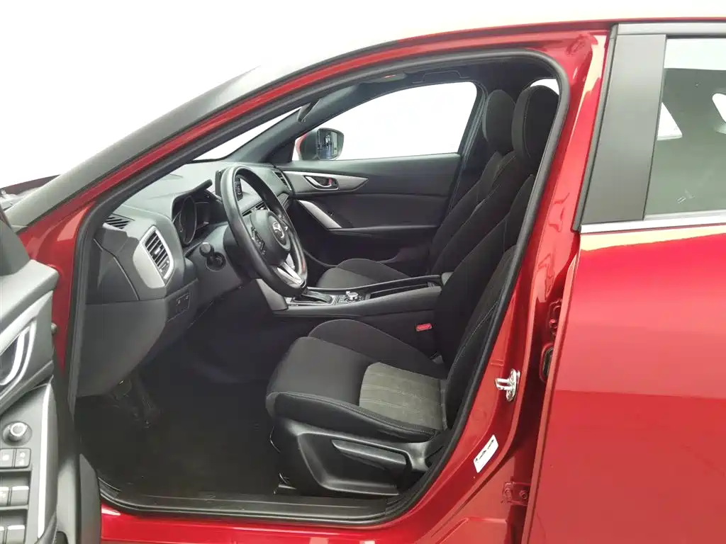 Mazda CX-4 2018 — фото 10