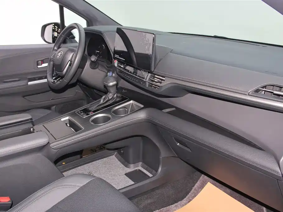 Toyota Sienna 2023 — фото 10