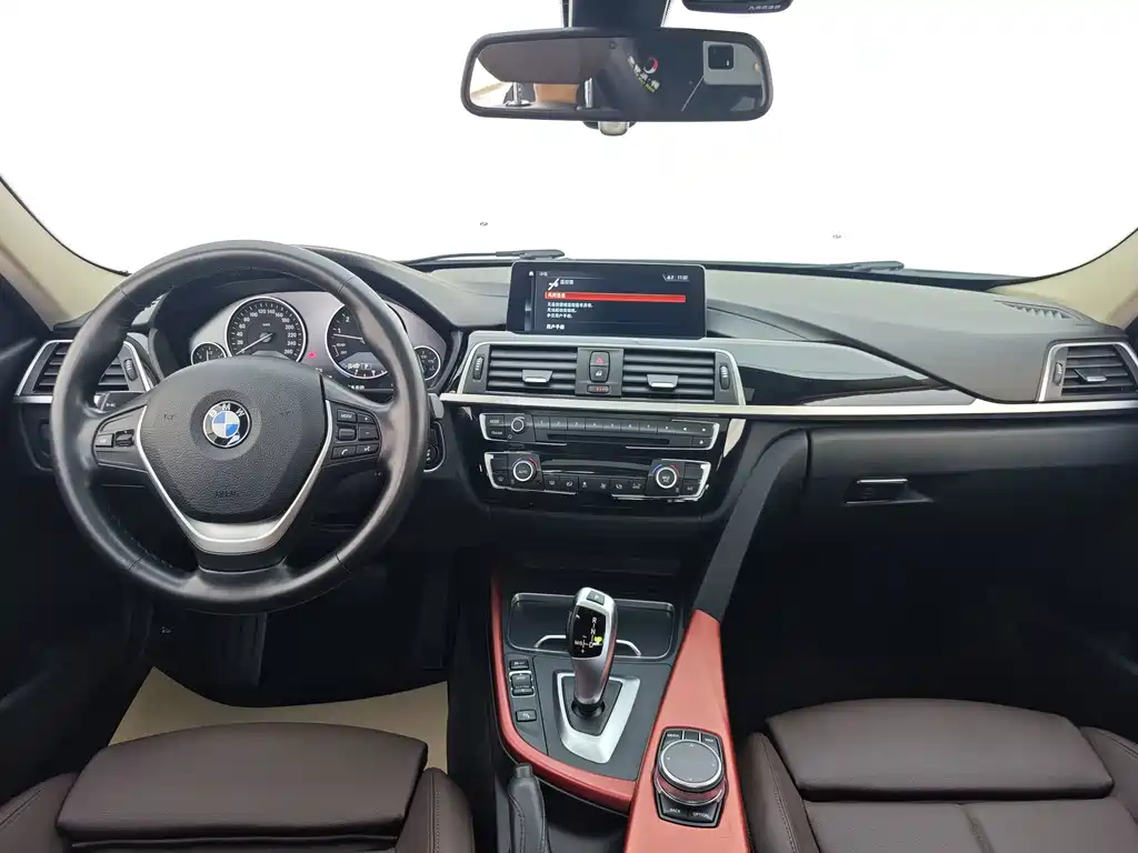 BMW 3 Series 2019 — фото 20