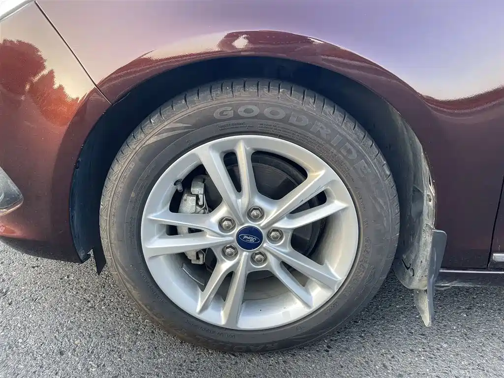 Ford Escort 2019 — фото 11