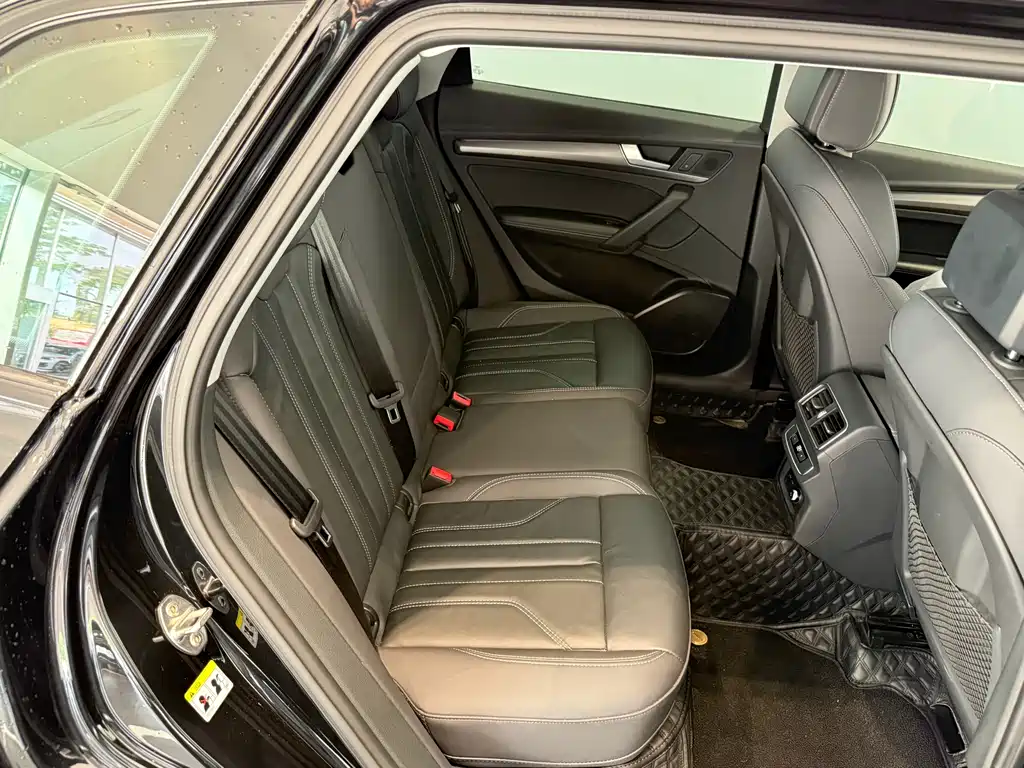 Audi Q5L 2023 — фото 16