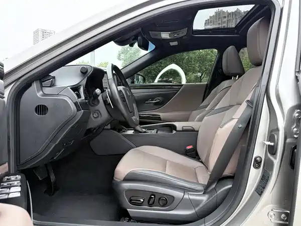 Lexus ES 2023