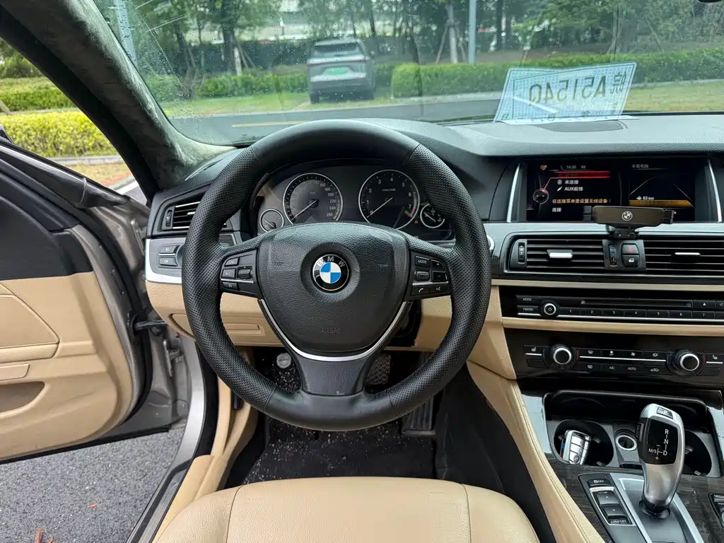 BMW 5 Series 2015 — фото 11