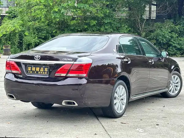 Toyota Crown 2014