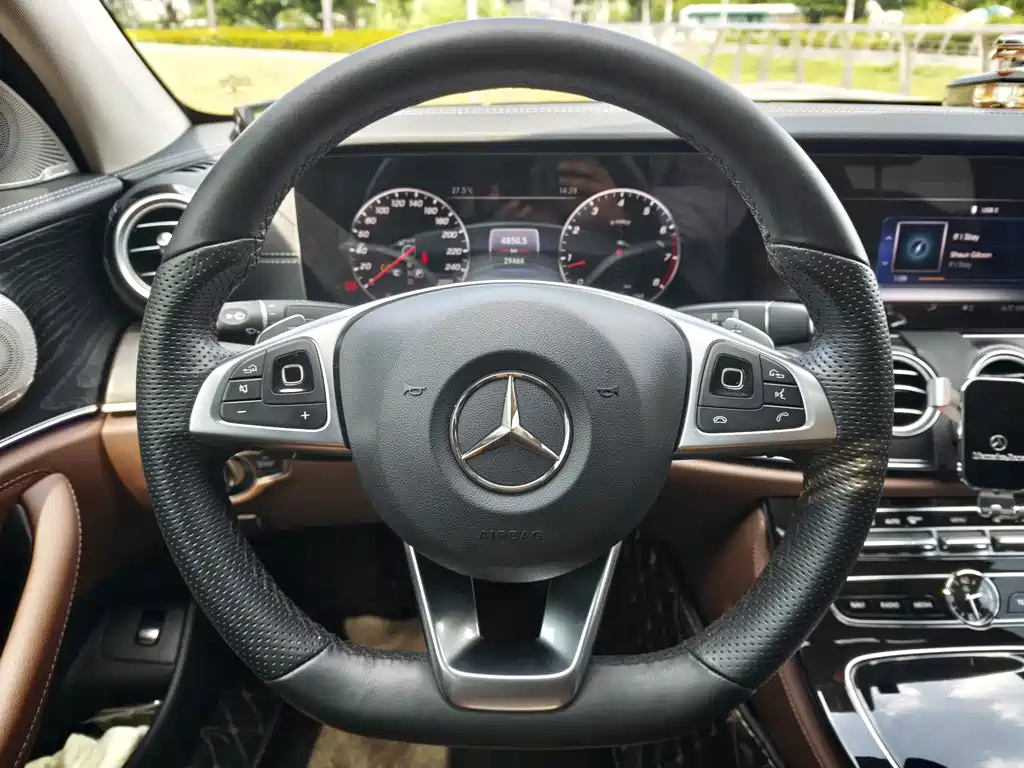 Mercedes-Benz E-Class 2017 — фото 11
