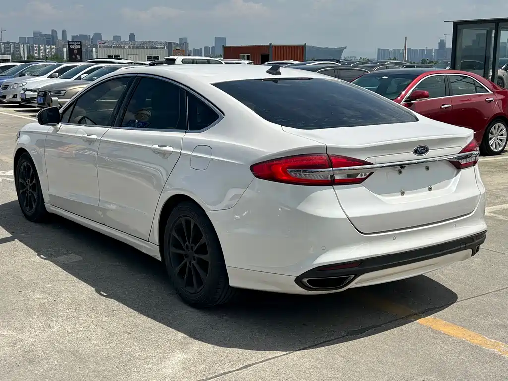 Ford Mondeo 2018 — фото 7