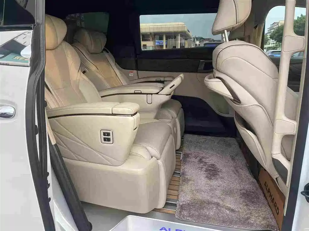 Toyota Alphard 2024 — фото 8