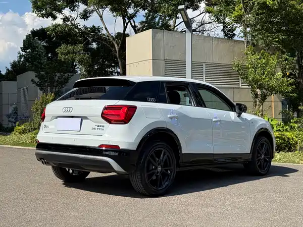 Audi Q2L 2021