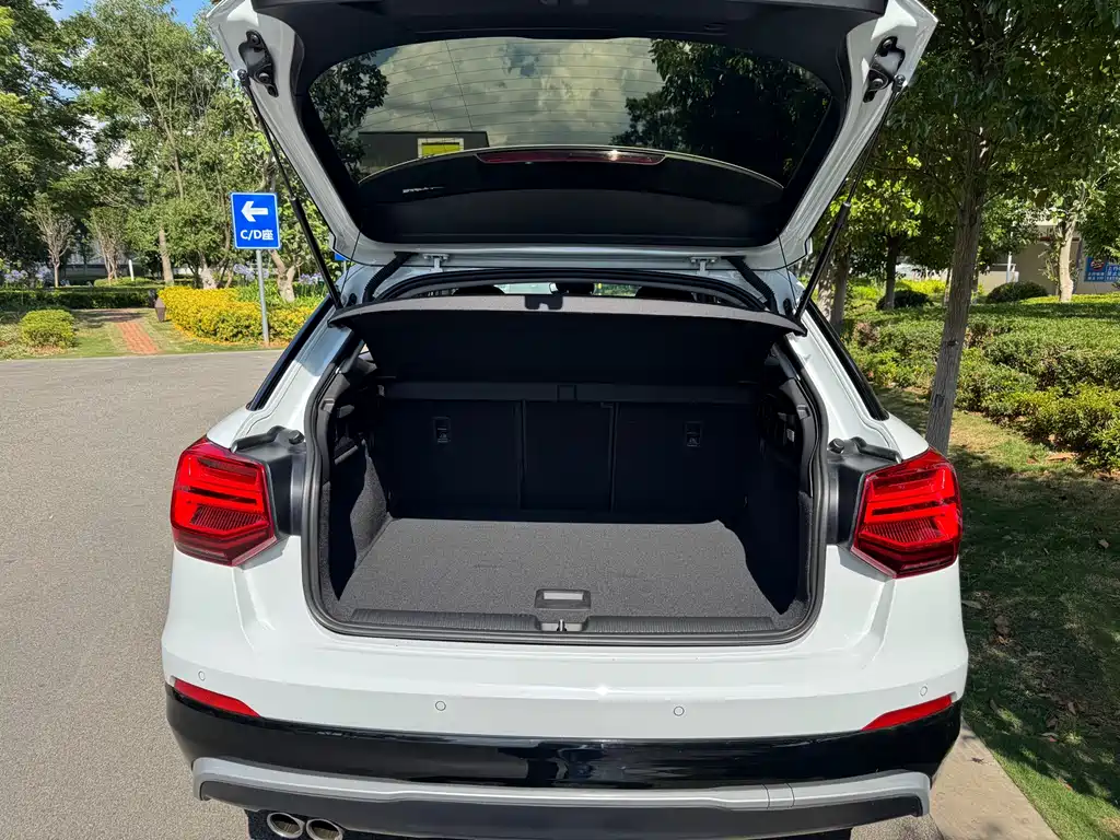 Audi Q2L 2021 — фото 23