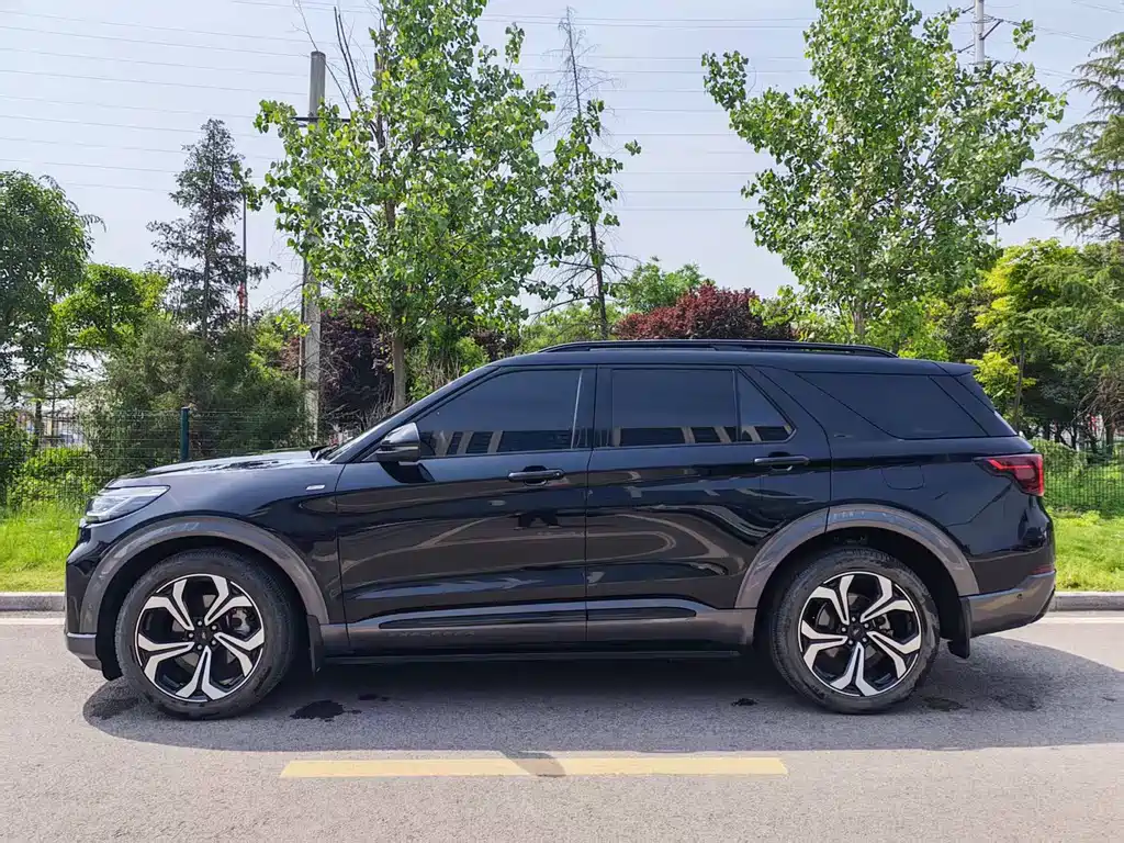 Ford Explorer 2022 — фото 3