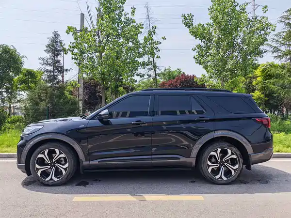 Ford Explorer 2023