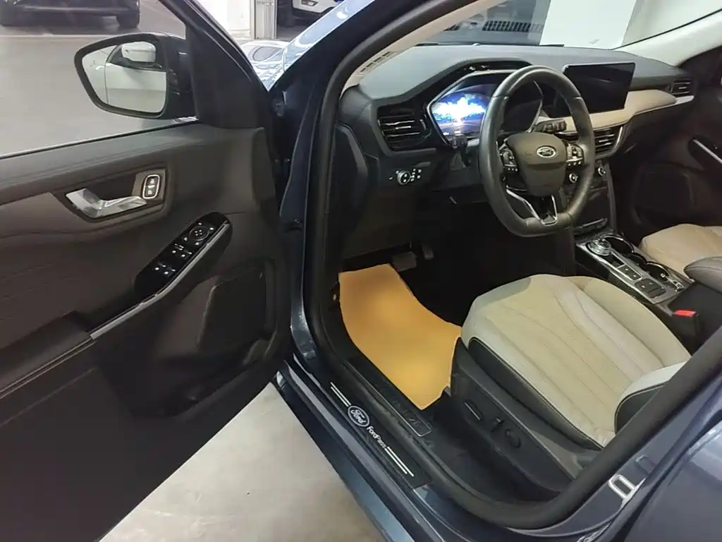 Ford Escape 2021 — фото 16