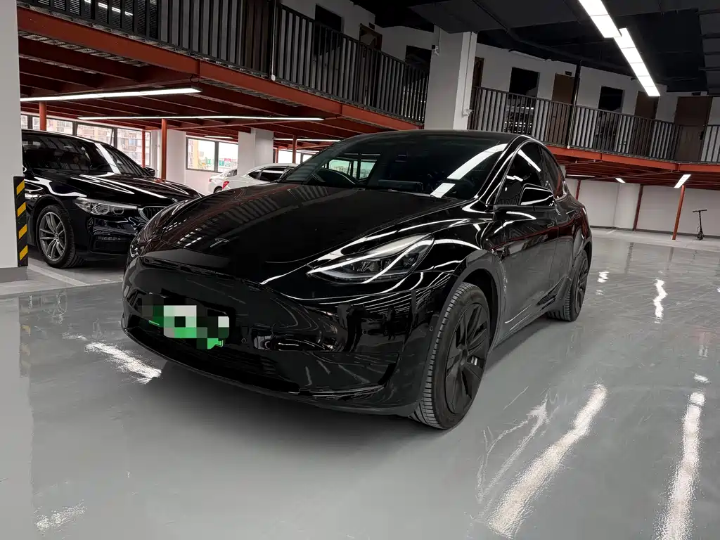 Tesla Model Y 2024