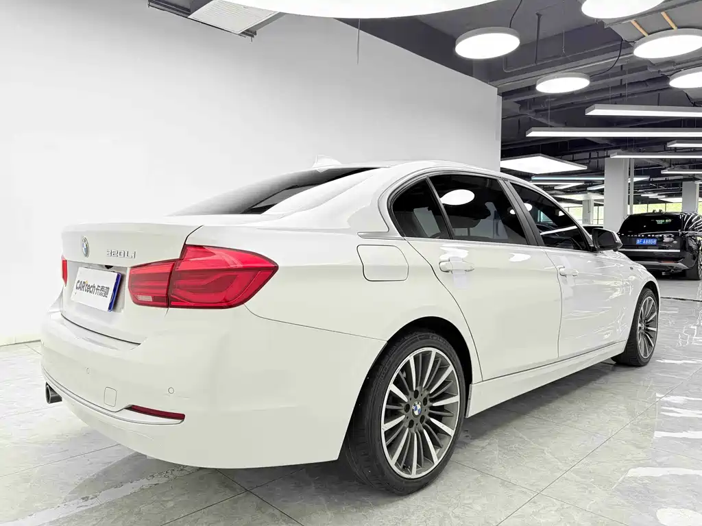 BMW 3 Series 2018 — фото 6