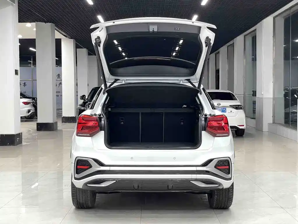 Audi Q2L 2023 — фото 15