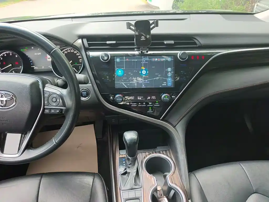 Toyota Camry 2021 — фото 13