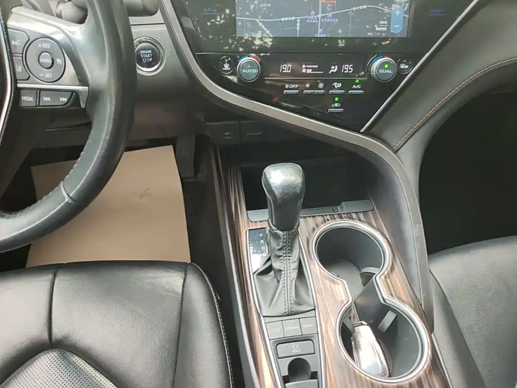 Toyota Camry 2021 — фото 14