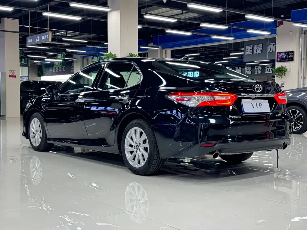 Toyota Camry 2023 — фото 5