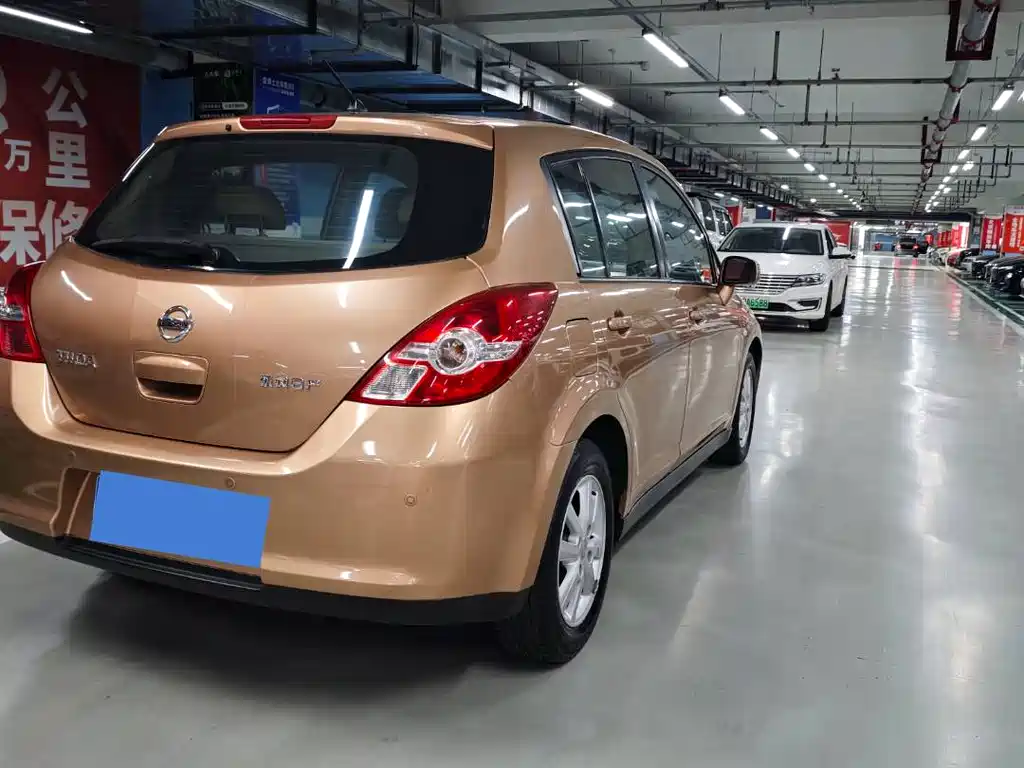 Nissan Tiida 2010
