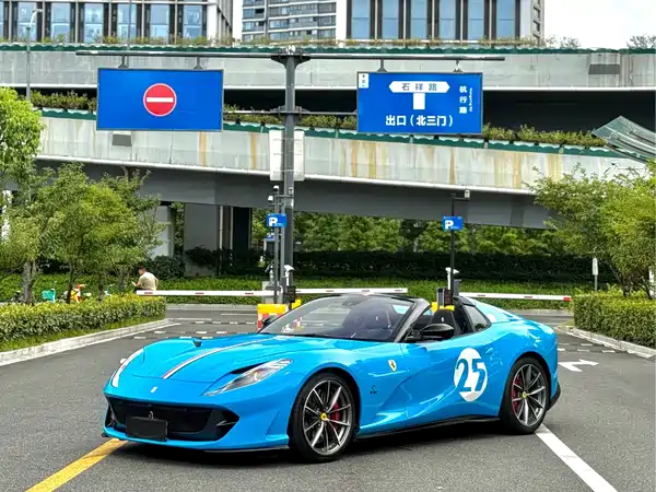 Ferrari 812 2023