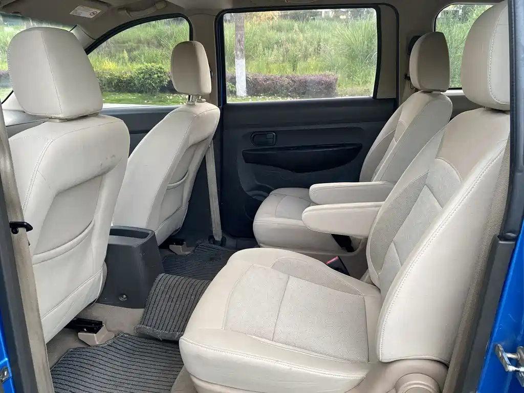 Wuling Hongguang 2014