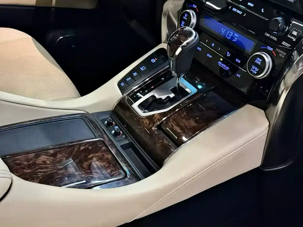 Toyota Alphard 2020 — фото 6