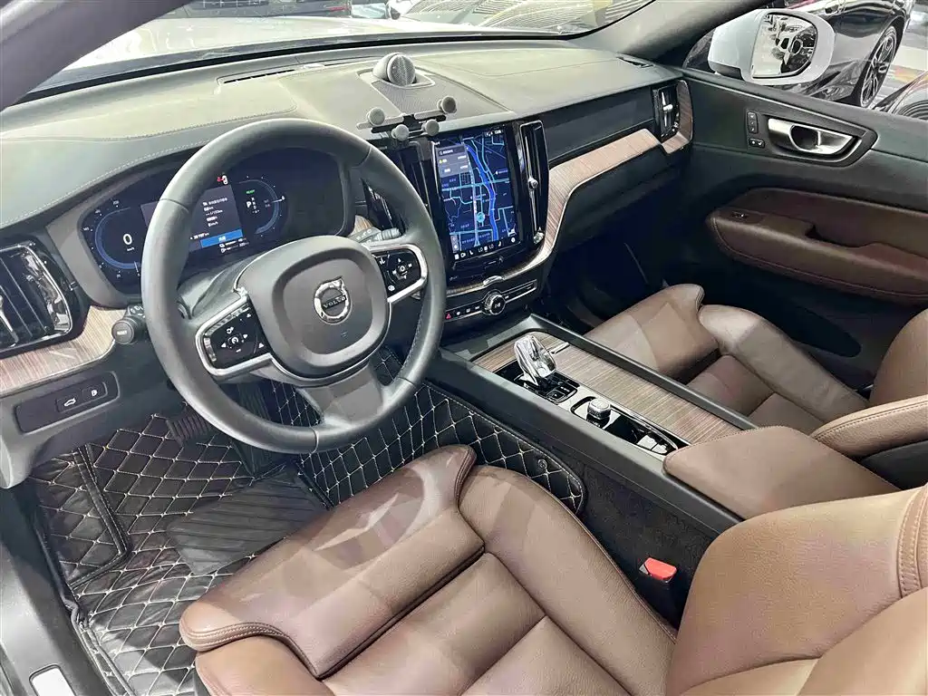 Volvo XC60 PHEV 2023 — фото 11