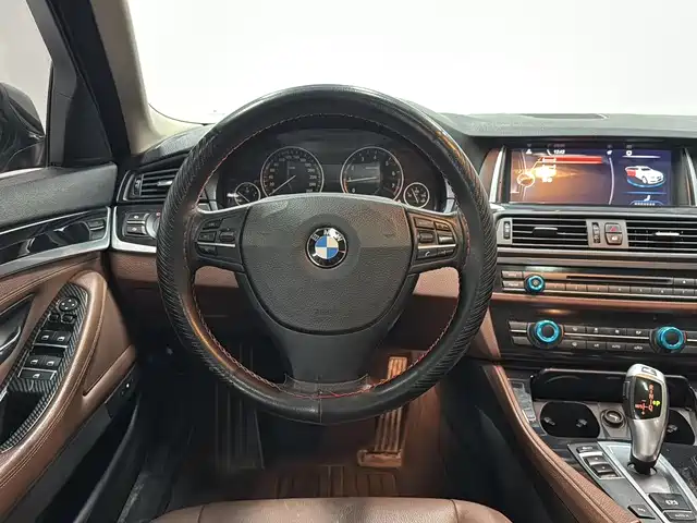 BMW 5 Series 2015 — фото 10