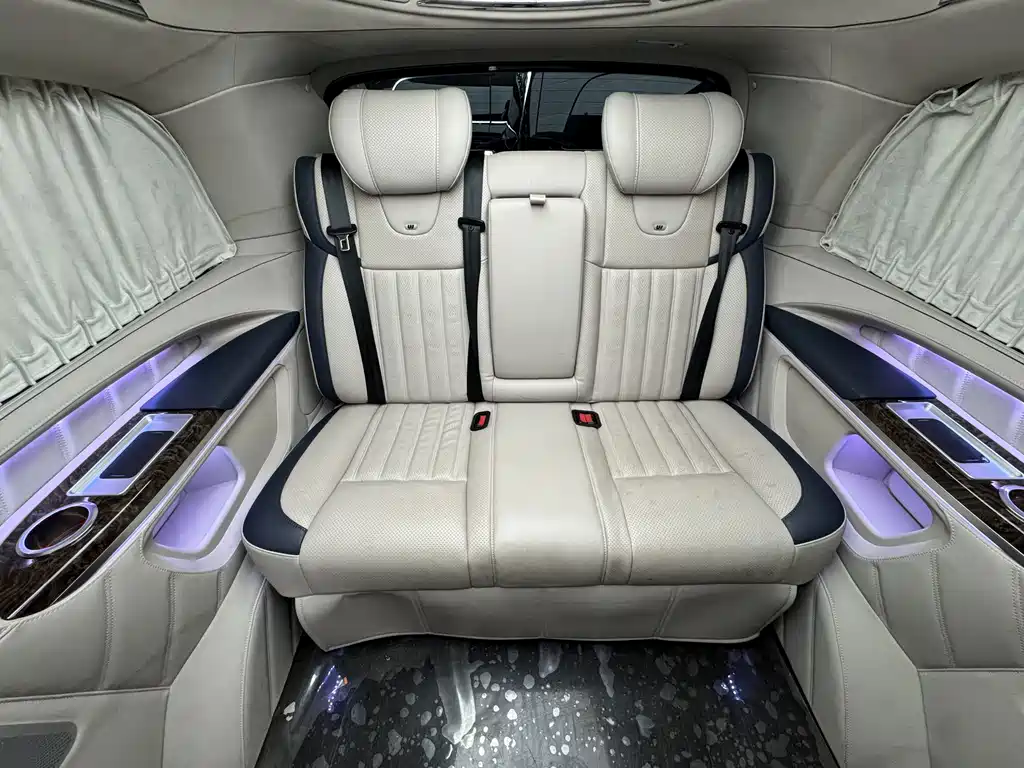 Mercedes-Benz V-Class 2022 — фото 11