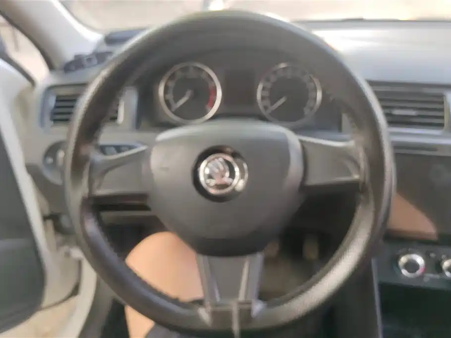Skoda Rapid Spaceback 2018 — фото 15