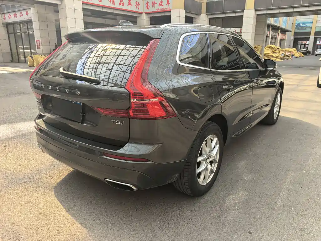 Volvo XC60 2018 — фото 13