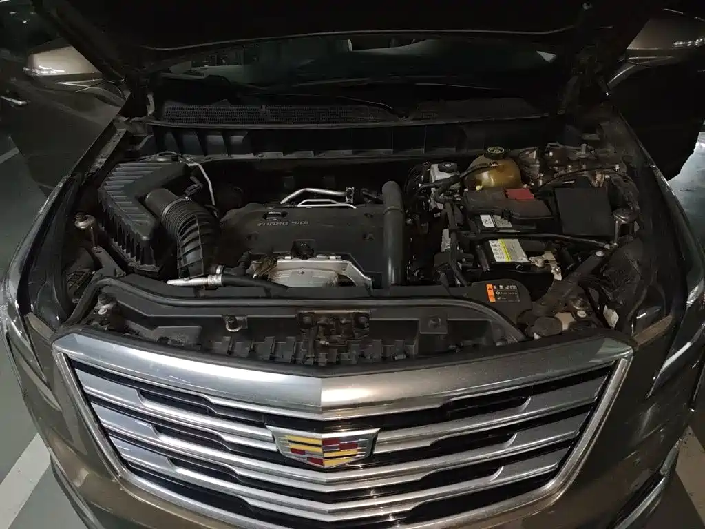 Cadillac XT5 2017 — фото 16