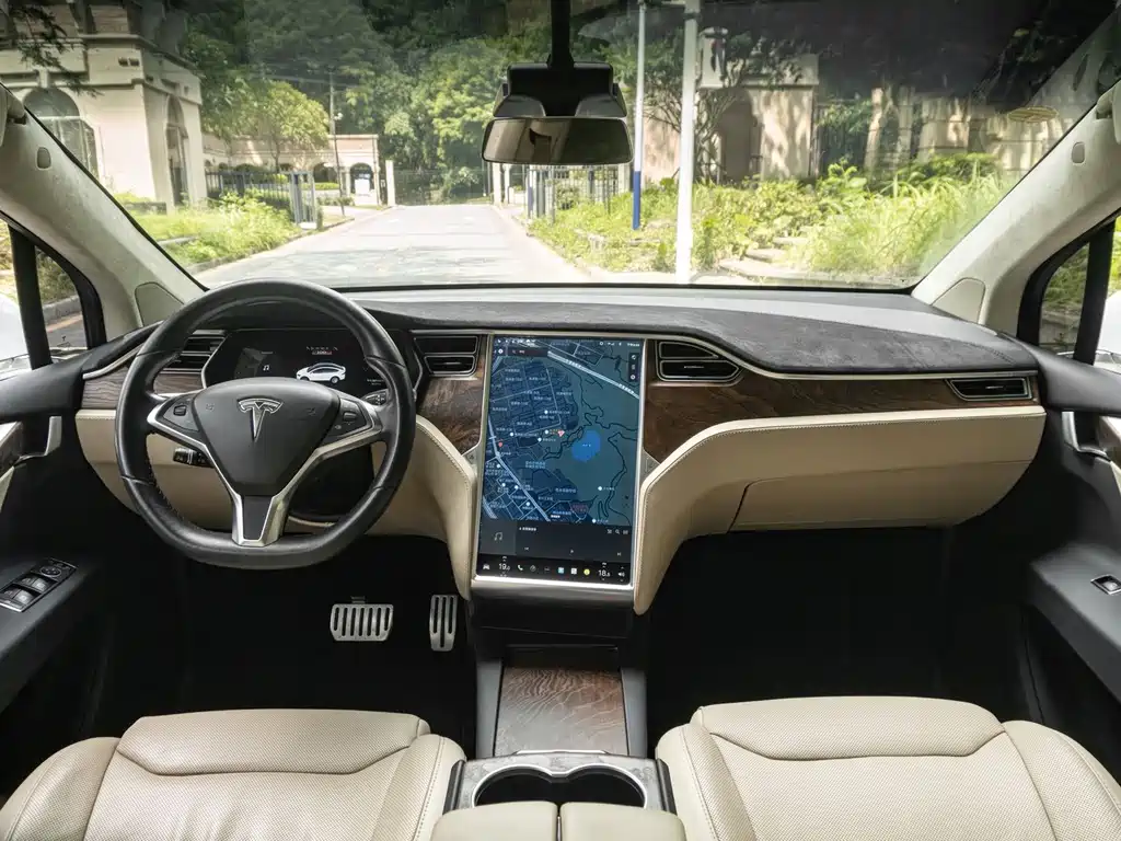 Tesla Model X 2017 — фото 11