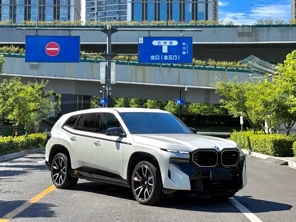 BMW XM 2025