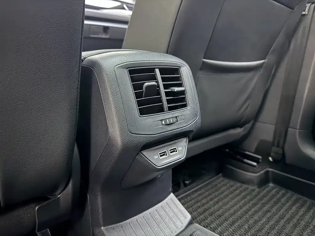 Volkswagen T-Roc 2023 — фото 15