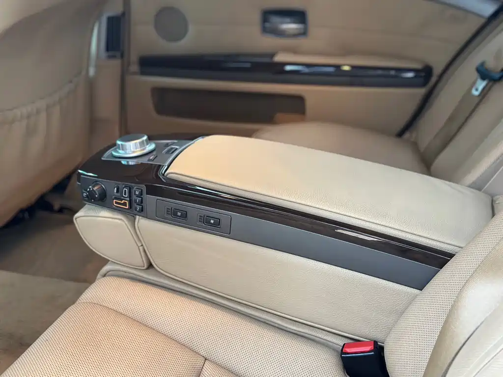BMW 7 Series 2008 — фото 11