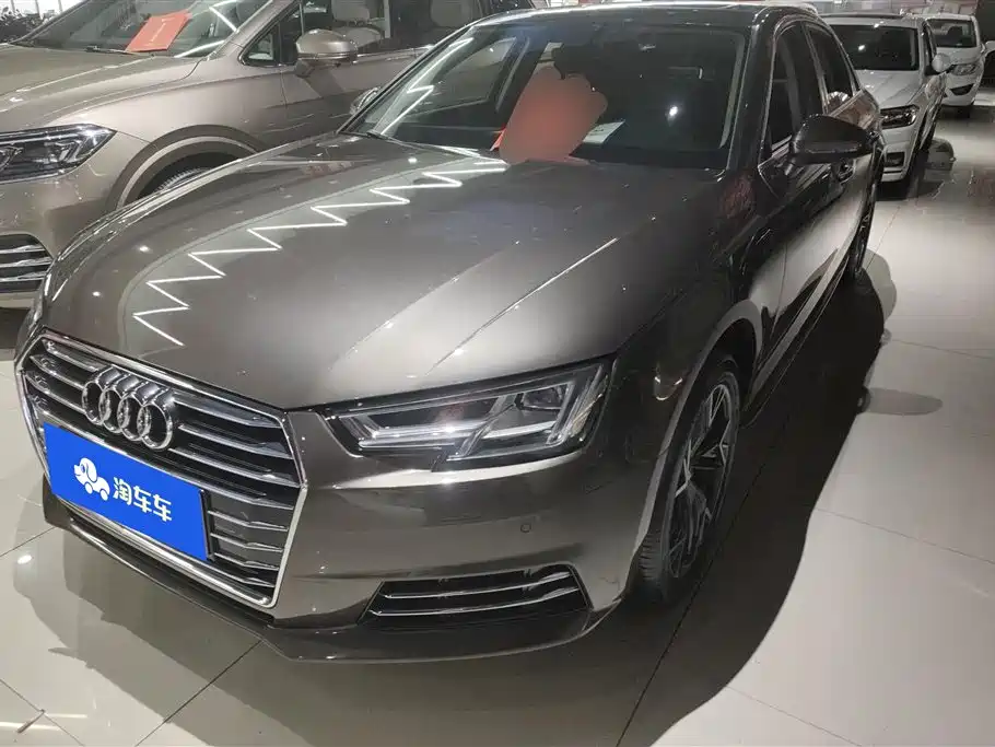 Audi A4L 2018 — фото 1