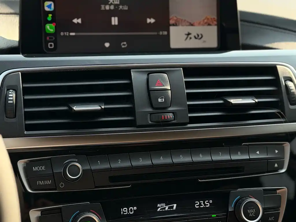 BMW 3 Series 2018 — фото 20
