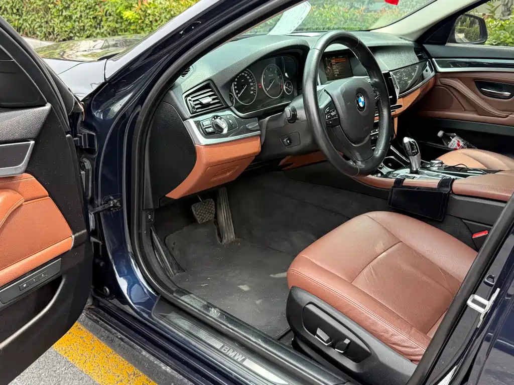 BMW 5 Series 2015 — фото 10