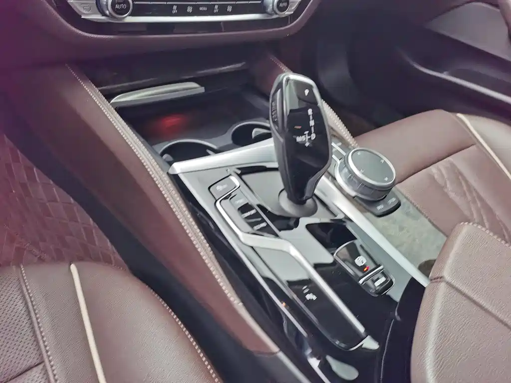 BMW 5 Series 2020 — фото 15