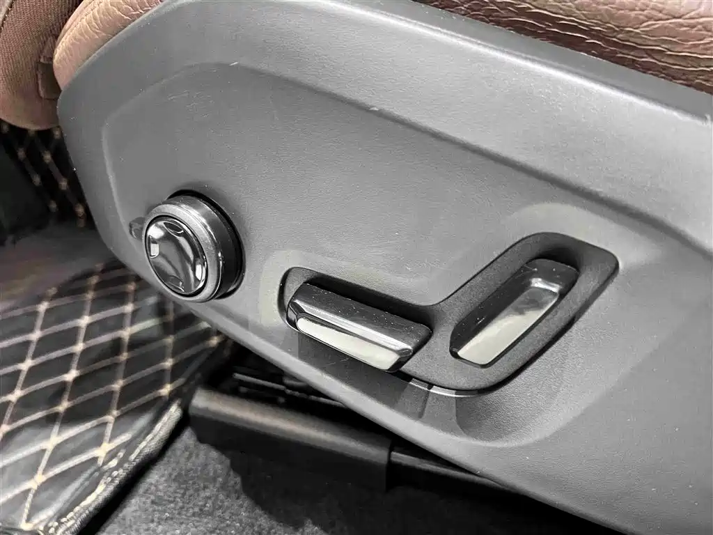 Volvo XC60 PHEV 2023 — фото 18