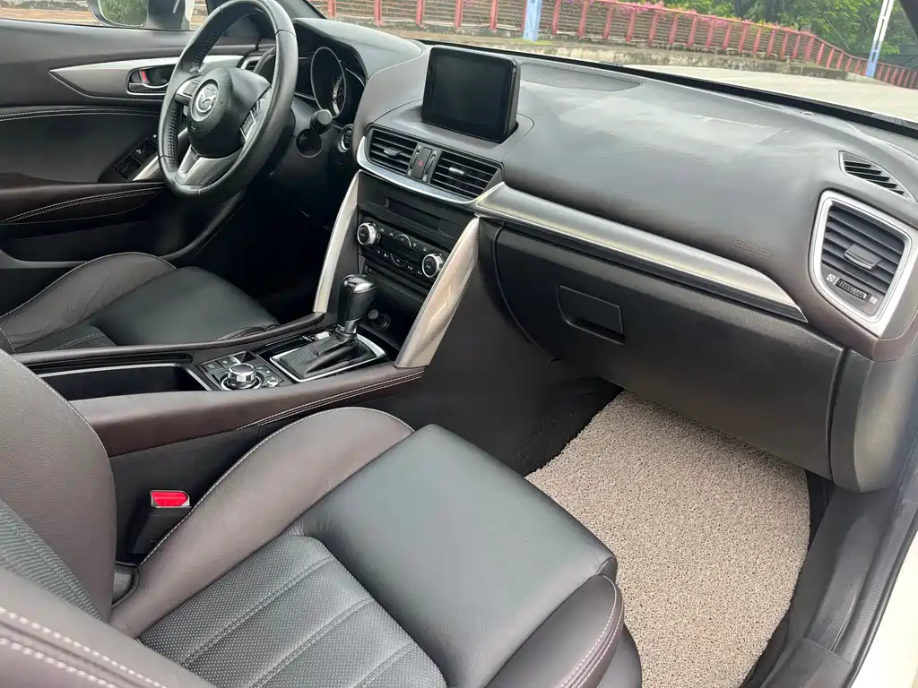 Mazda CX-4 2017 — фото 12