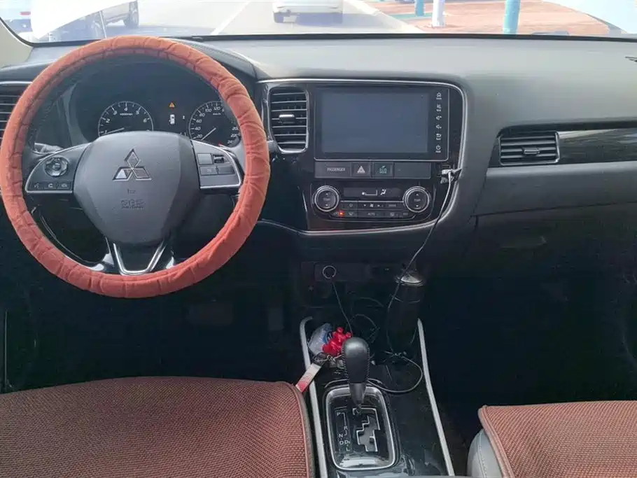 Mitsubishi Outlander 2019 — фото 12