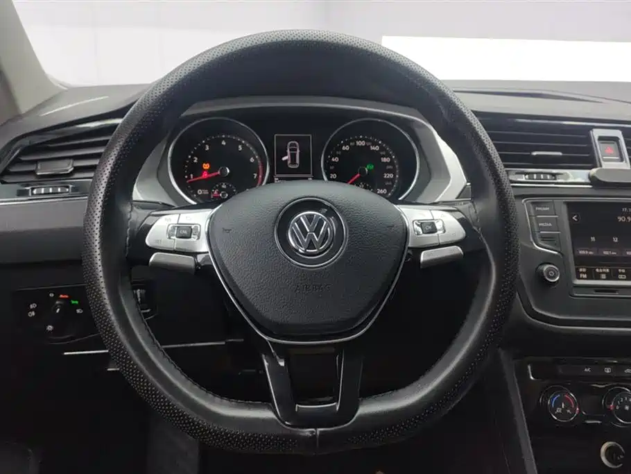 Volkswagen Tiguan L 2017 — фото 15